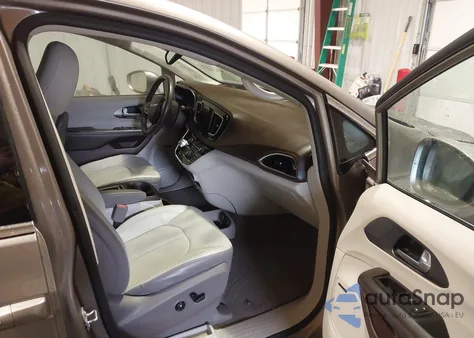 2017 Chrysler Pacifica Touring-L Plus из США, поврежденный, VIN 2C4RC1EG6HR614272